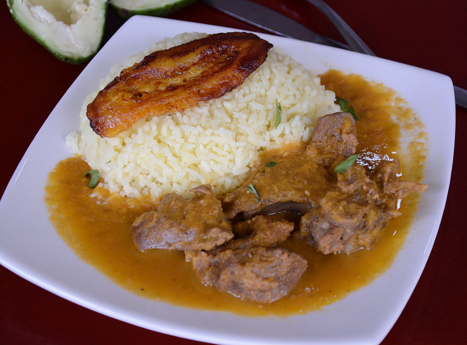 Seco de chivo servido en Carmencita Restaurante